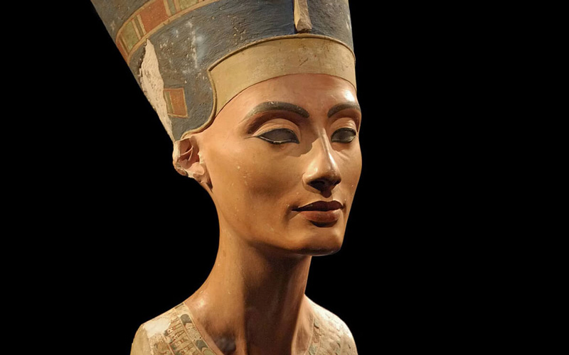 Nefertiti lift